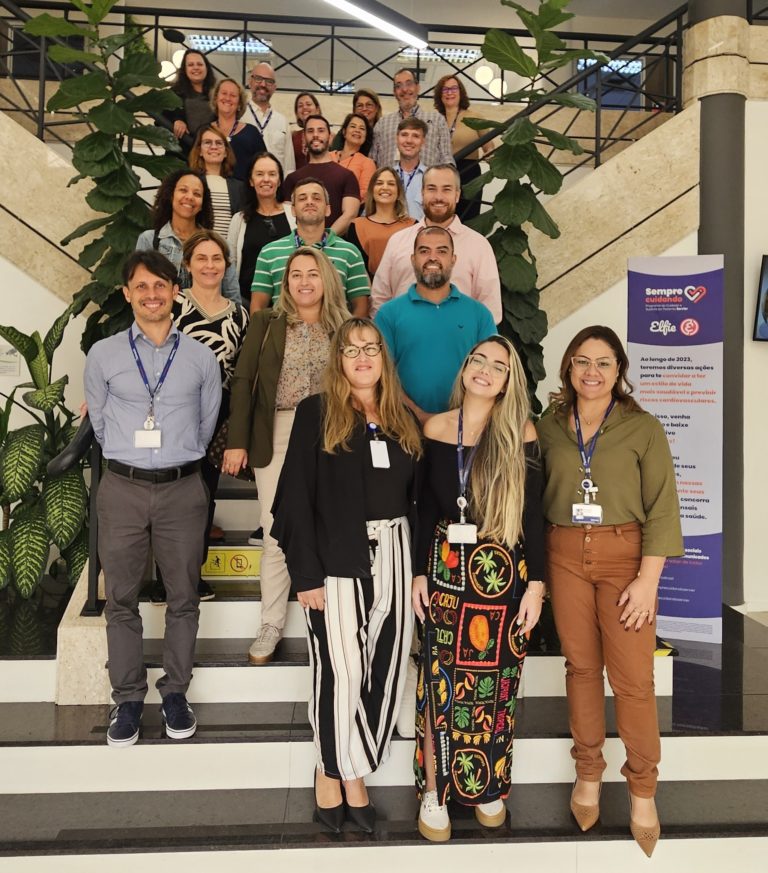 Alunos do Programa de Desenvolvimento de Líderes e Sucessores da Bio-Manguinhos visitam fábrica da Servier